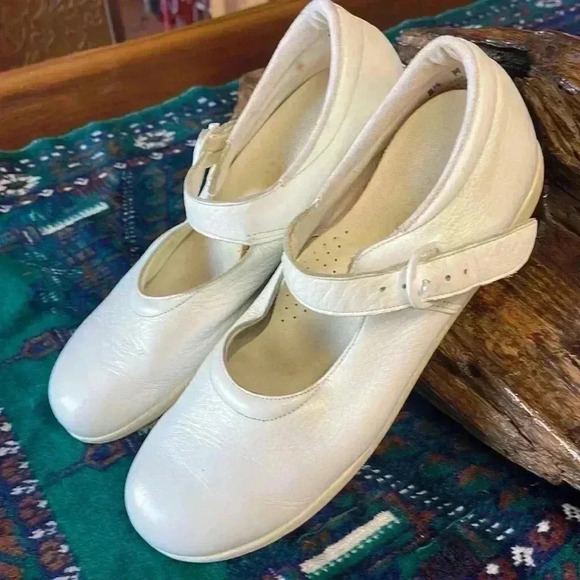 Vintage Cabin Creek leather woman’s size 8.5   Shoes. Mary Jane style. - Picture 2 of 8